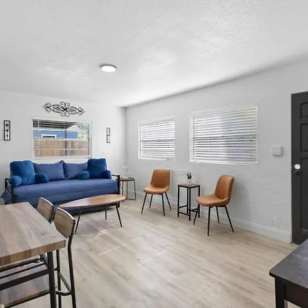 Sunny 2Br Stay Pets Welcome Sleep 6 Easy